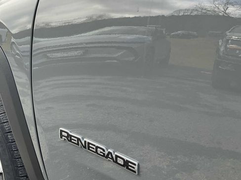 Used 2022 Jeep Renegade Latitude w/ Convenience Group image 15