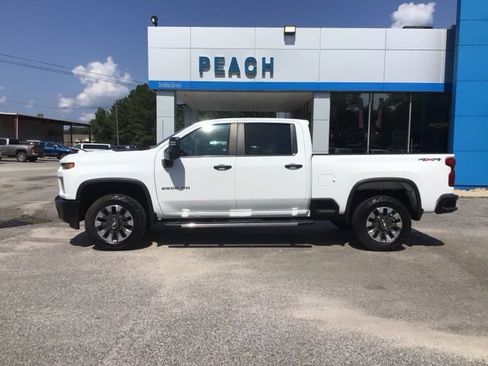 Used 2022 Chevrolet Silverado 2500 Custom w/ Custom Convenience Package AWD/4WD image 3