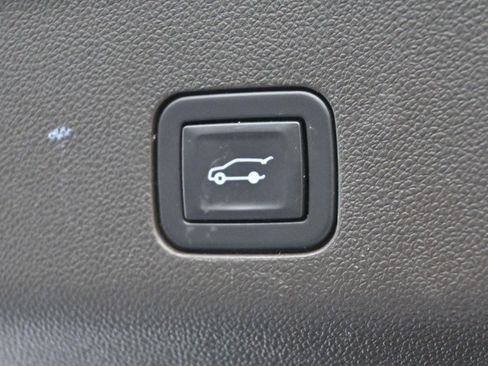 Used 2021 Chevrolet Tahoe Z71 AWD/4WD image 11