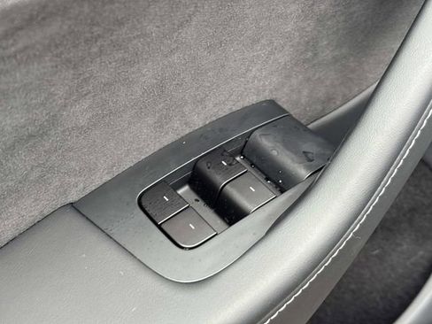 Used 2025 Tesla Model Y Long Range image 25