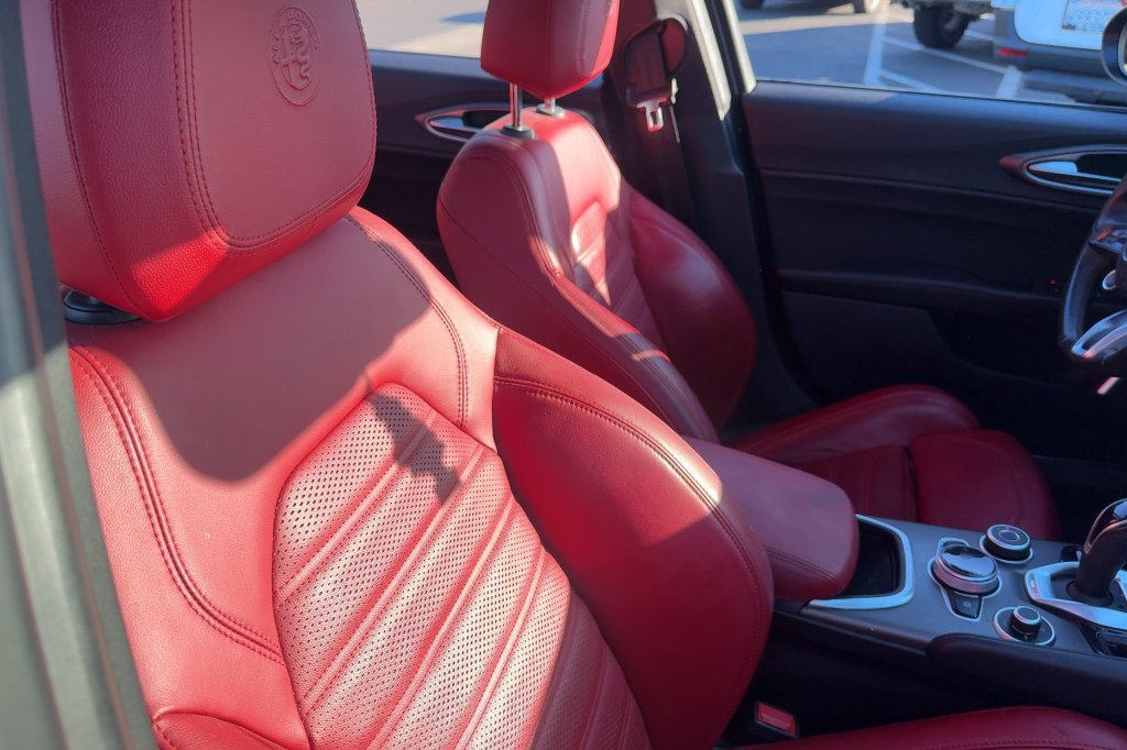 Used 2022 Alfa Romeo Giulia Veloce RWD image 15
