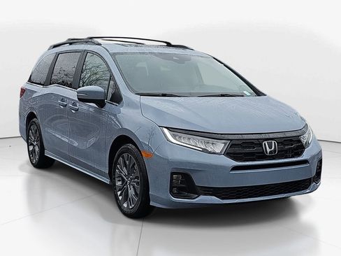 New 2026 Honda Odyssey Touring image 3