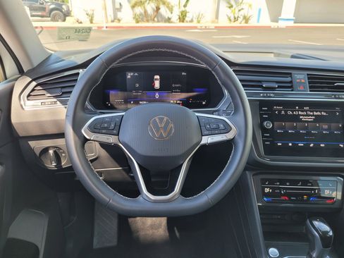 Used 2023 Volkswagen Tiguan SE AWD/4WD image 17