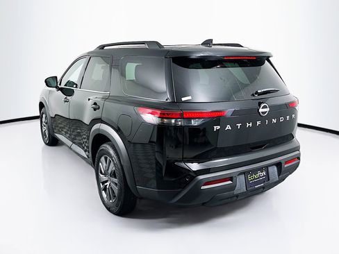 Used 2025 Nissan Pathfinder SV image 5