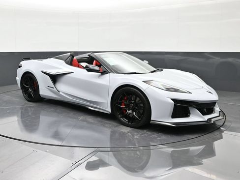 Used 2023 Chevrolet Corvette Z06 RWD image 7