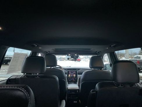 Used 2023 Jeep Grand Cherokee L Laredo image 17