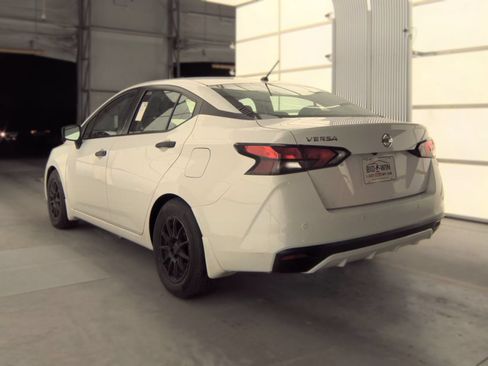 Used 2022 Nissan Versa S FWD image 6