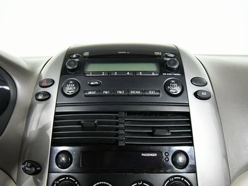 Used 2008 Toyota Sienna Sienna Passenger Van image 4