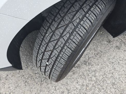 Used 2018 Chevrolet Equinox LT FWD image 28