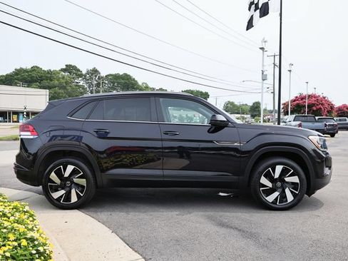 Used 2025 Volkswagen Atlas Cross Sport SE AWD/4WD image 12