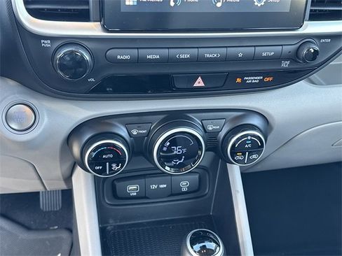 Certified 2025 Hyundai Venue SEL image 30