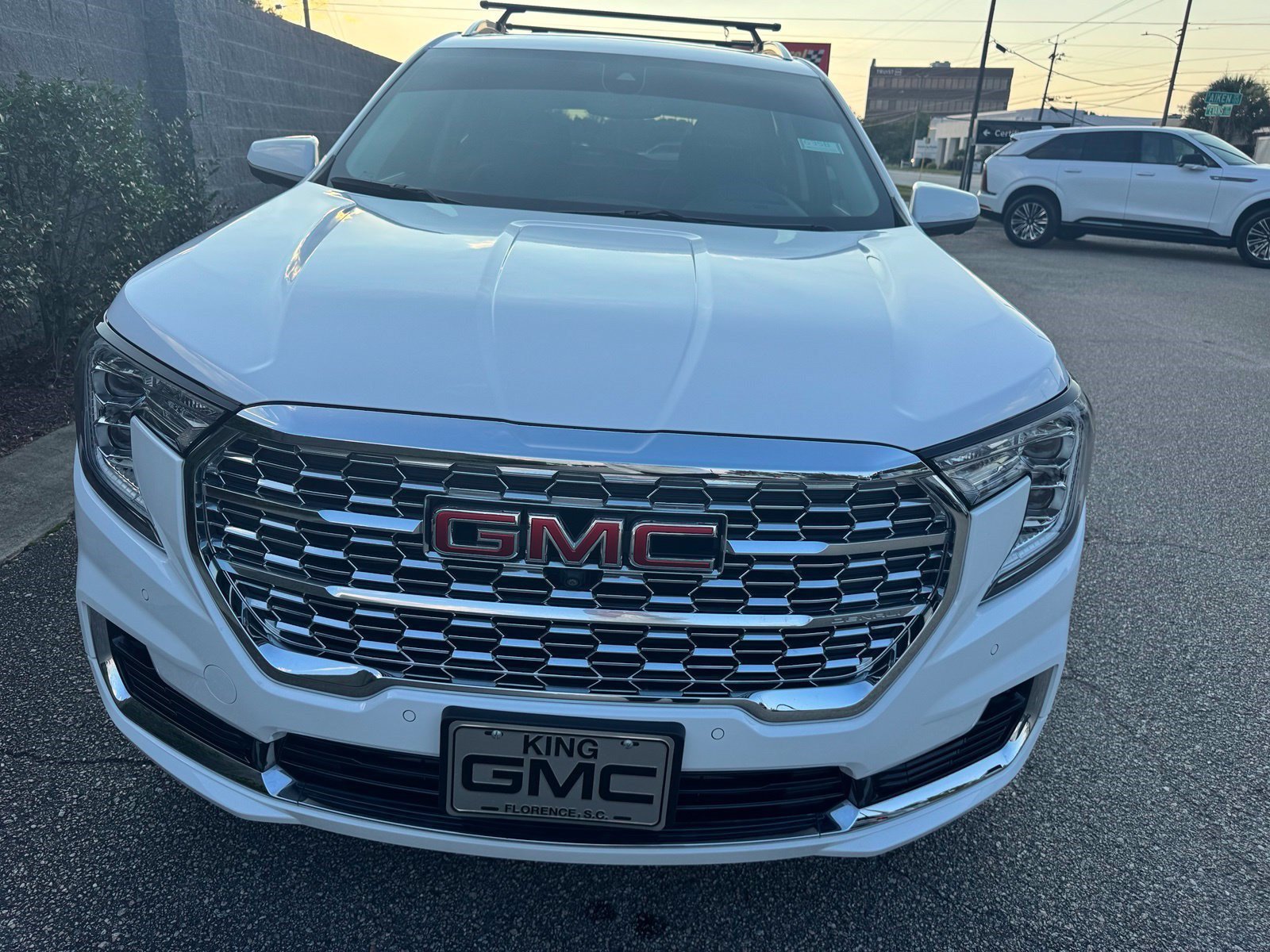 Used 2024 GMC Terrain Denali w/ Denali Premium Package AWD/4WD image 13