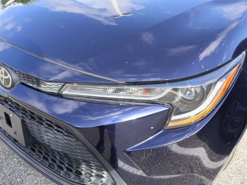 Used 2020 Toyota Corolla LE FWD image 3