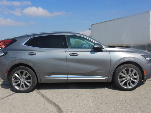Used 2022 Buick Envision Avenir w/ Technology Package II FWD image 4