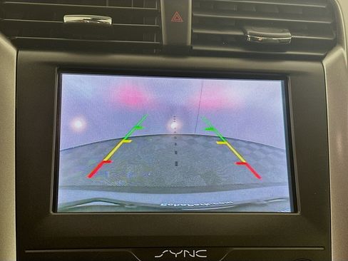 Used 2020 Ford Fusion SE FWD image 21