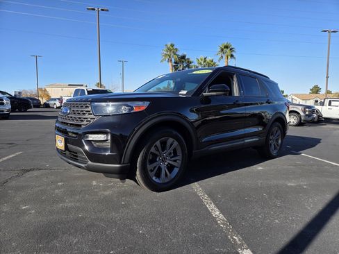 Certified 2022 Ford Explorer XLT w/ Equipment Group 202A image 2