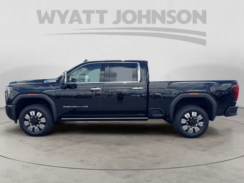 Used 2025 GMC Sierra 2500 Denali w/ Denali Reserve Package AWD/4WD image 2