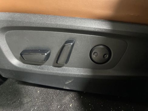 Used 2024 Nissan Pathfinder Platinum image 25