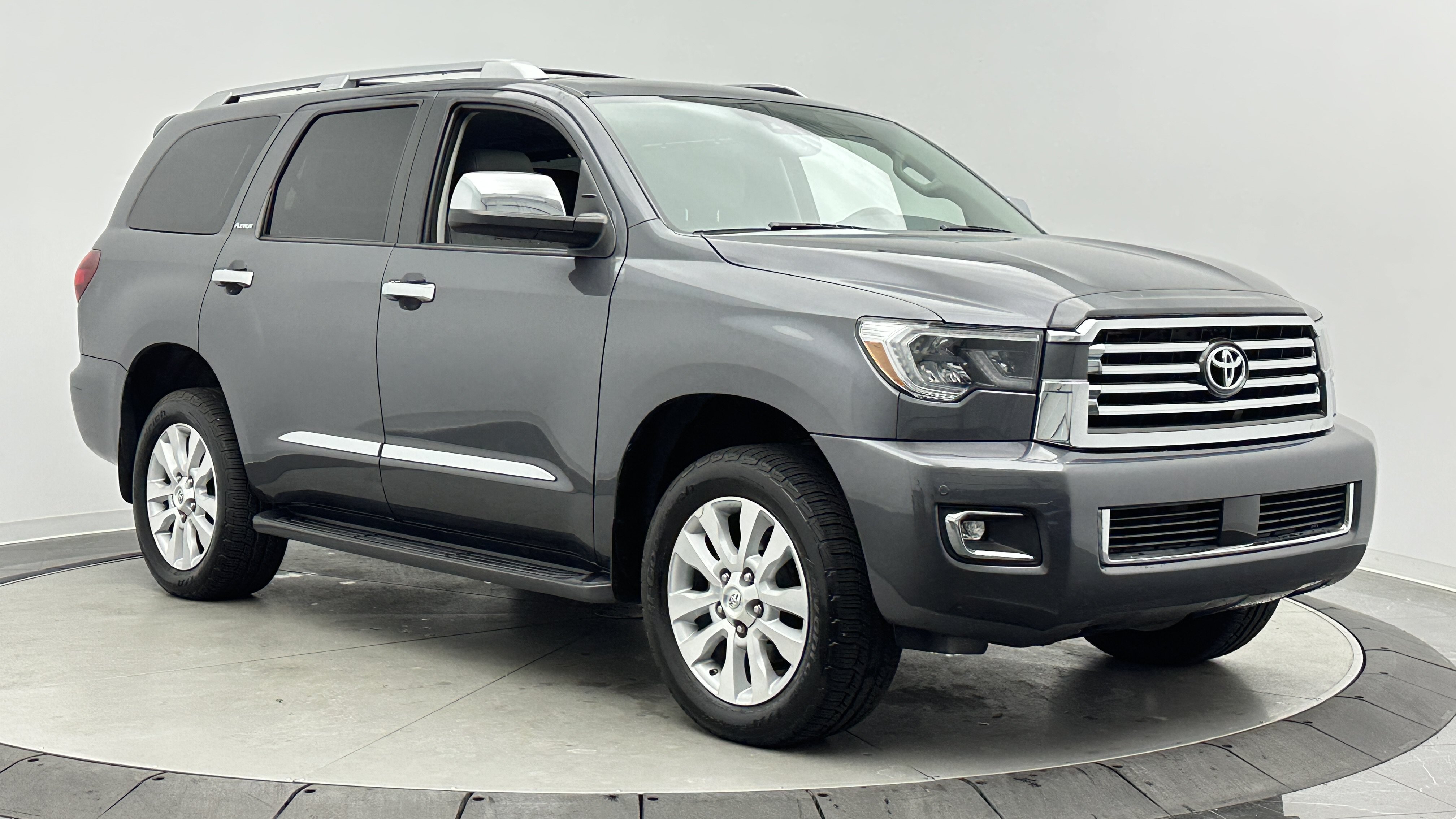 Used 2018 Toyota Sequoia Platinum AWD/4WD image 3