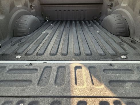 Used 2022 Ford F250 Platinum w/ FX4 Off-Road Package image 36