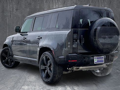 New 2026 Land Rover Defender 110 X-Dynamic SE image 3