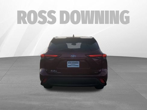 Used 2023 Toyota Highlander XLE image 5