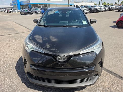 Used 2018 Toyota C-HR XLE FWD image 8