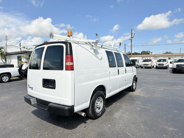 Used 2011 Chevrolet Express 2500 RWD image 3