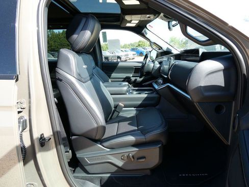 New 2027 Ford Expedition Platinum w/ Stealth Appearance Package AWD/4WD image 10