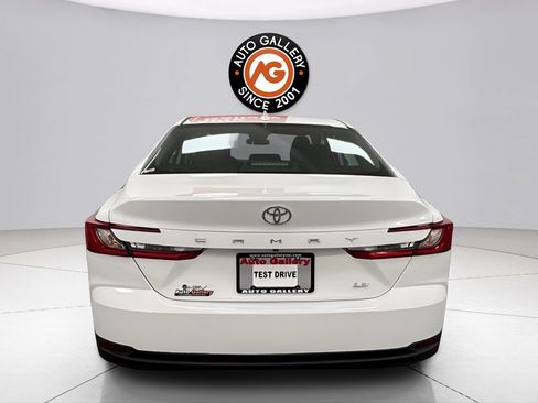 Used 2025 Toyota Camry LE FWD image 5