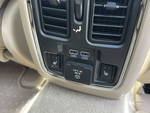 Used 2015 Jeep Grand Cherokee Overland AWD/4WD image 12