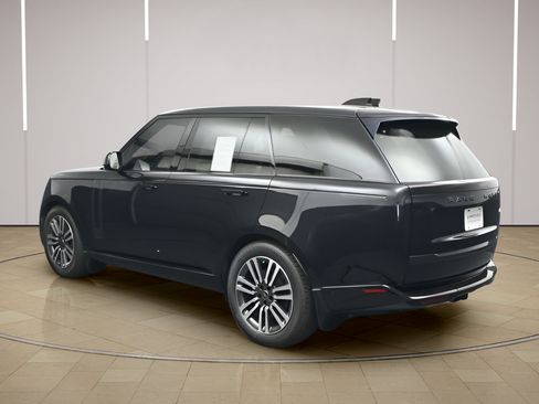 Used 2023 Land Rover Range Rover SE AWD/4WD image 3