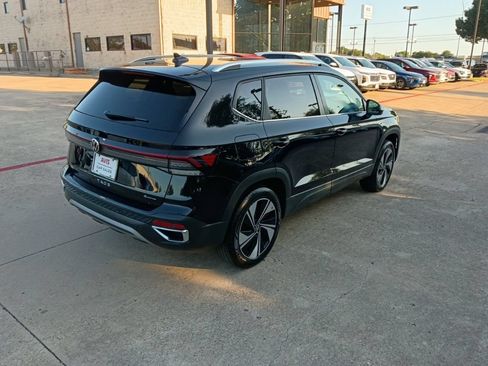 Used 2025 Volkswagen Taos SE AWD/4WD image 7
