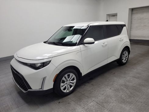 Used 2023 Kia Soul LX image 2
