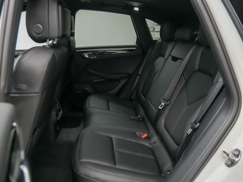 New 2026 Porsche Macan image 18