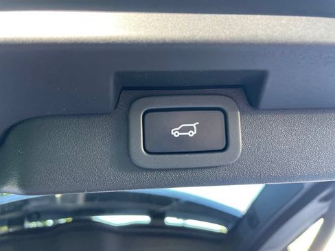 Used 2018 Land Rover Discovery HSE AWD/4WD image 22