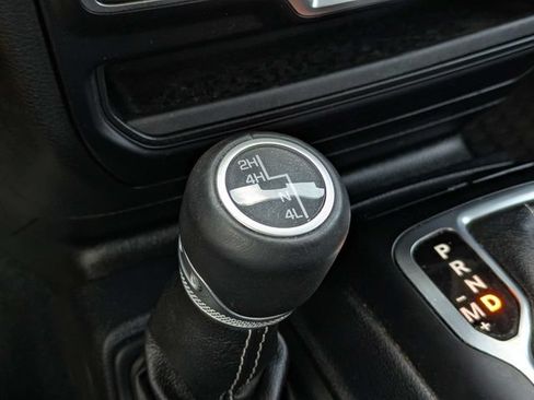 Used 2020 Jeep Gladiator Overland AWD/4WD image 24