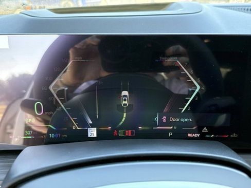 New 2026 BMW X6 xDrive40i w/ Climate Comfort Package image 33