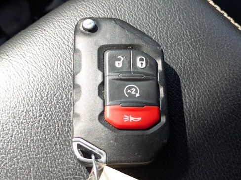 Used 2020 Jeep Wrangler Unlimited Sahara image 25