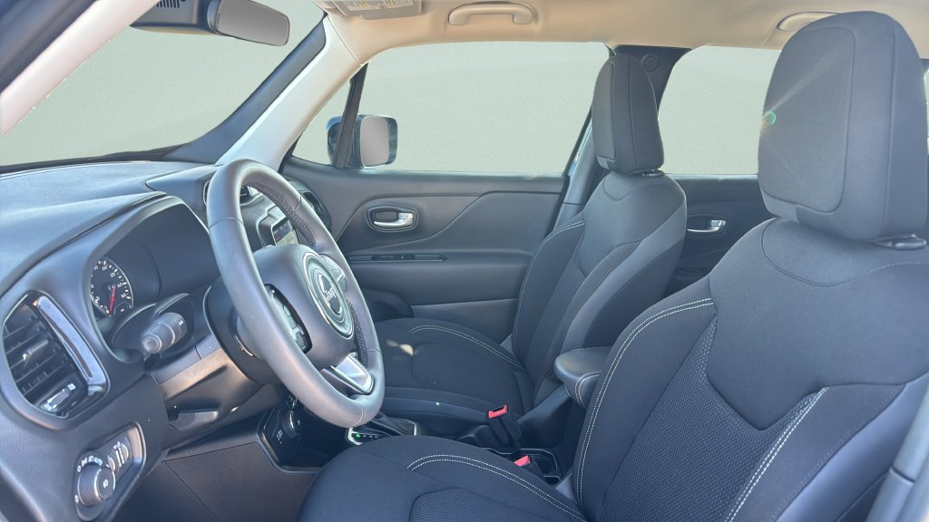 Used 2023 Jeep Renegade Altitude AWD/4WD image 9