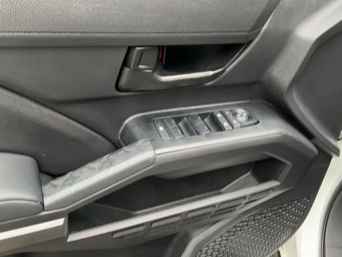 Used 2025 Toyota Tacoma SR5 AWD/4WD image 27