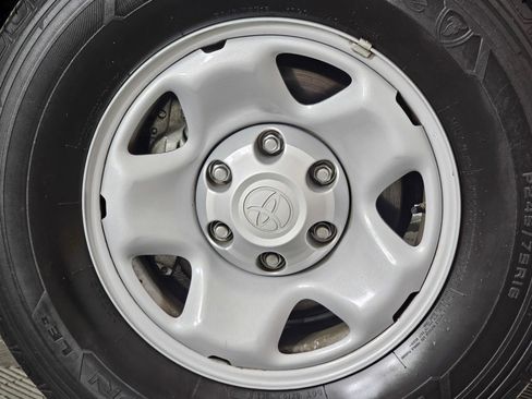 Used 2023 Toyota Tacoma SR image 9