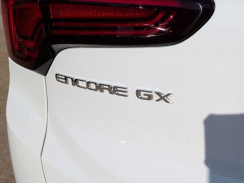 Used 2024 Buick Encore GX Sport Touring image 38