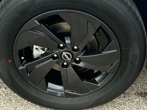 New 2026 Nissan Rogue SV AWD/4WD image 9