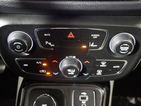 Used 2018 Jeep Compass Limited w/ Navigation Group AWD/4WD image 46