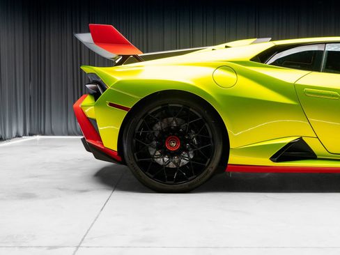 Used 2021 Lamborghini Huracan STO RWD image 34