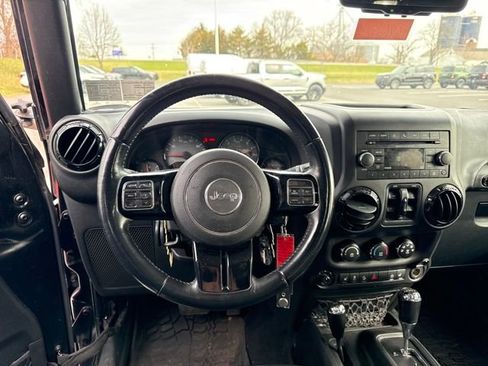 Used 2016 Jeep Wrangler Unlimited Sahara image 18