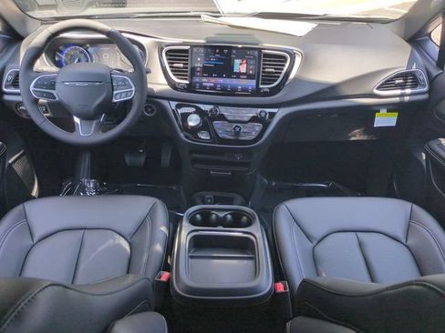 New 2027 Chrysler Pacifica LX FWD image 15