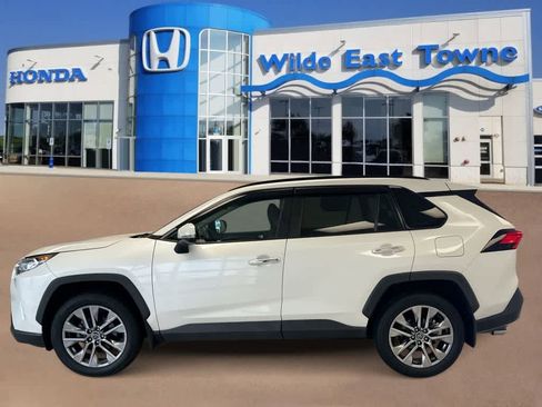 Used 2020 Toyota RAV4 Limited image 5