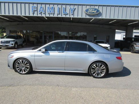 Used 2020 Lincoln Continental Reserve w/ Luxury Package AWD/4WD image 2